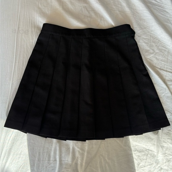 Black American Apparel Pleated Skirt - Picture 2 of 3